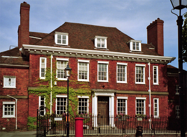 The Red House, 50 High Street, Sevenoaks. Symmetrical 1:7:1 brick facade, modillioned cornice, sash windows, central pedimented doorcase, ornamental cast-iron railings. Photographed by Stephen Richards, 1999.